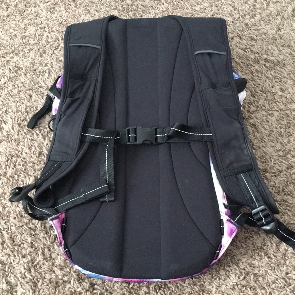 β’ {Lululemon} Run All Day Backpack β’ - Picture 6 of 8